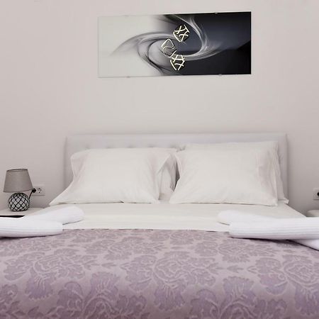 Lux Apartman Casablanca 普卢日内 外观 照片