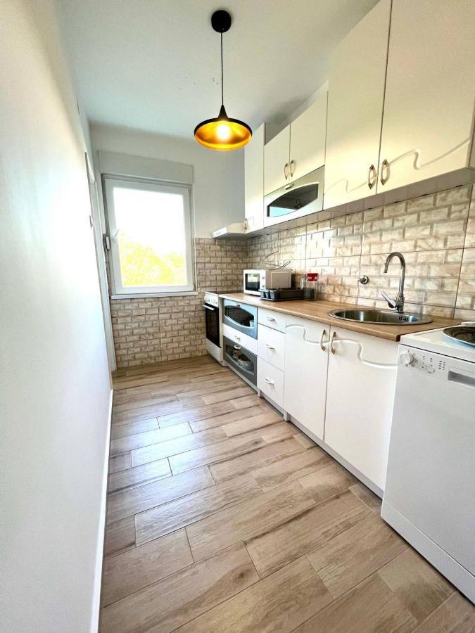 Lux Apartman Casablanca 普卢日内 外观 照片