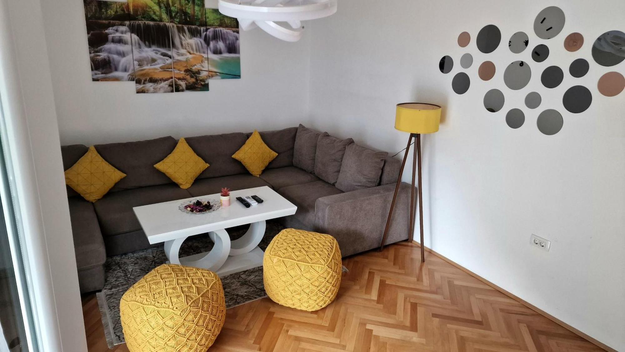 Lux Apartman Casablanca 普卢日内 外观 照片