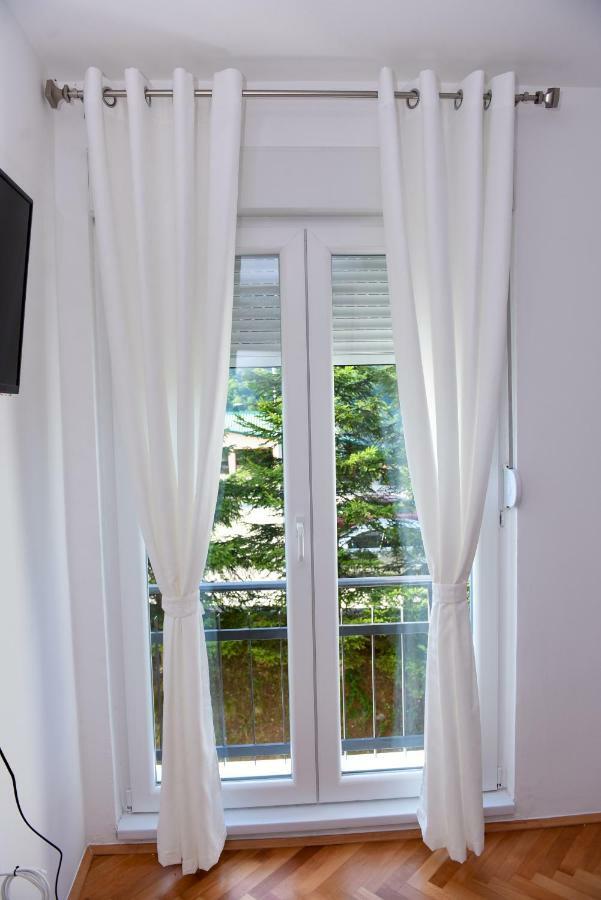 Lux Apartman Casablanca 普卢日内 外观 照片