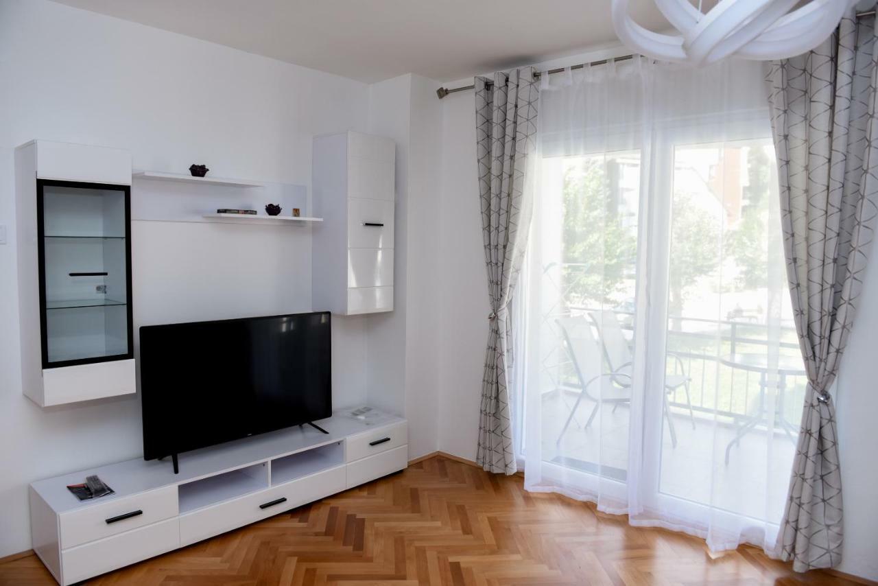 Lux Apartman Casablanca 普卢日内 外观 照片