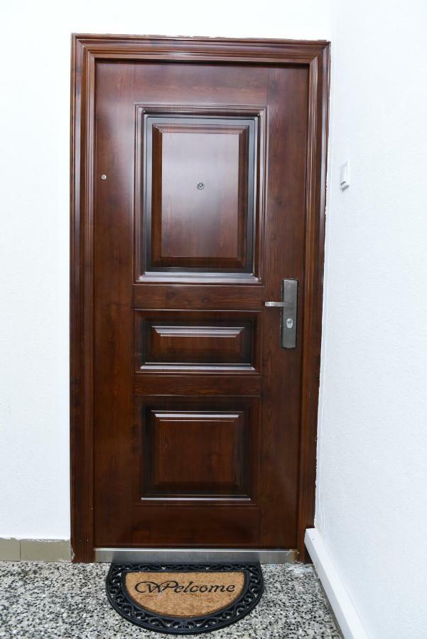 Lux Apartman Casablanca 普卢日内 外观 照片